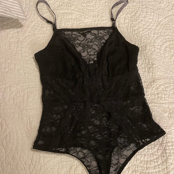 Guess Lace Bodysuit - Picture 2 of 4